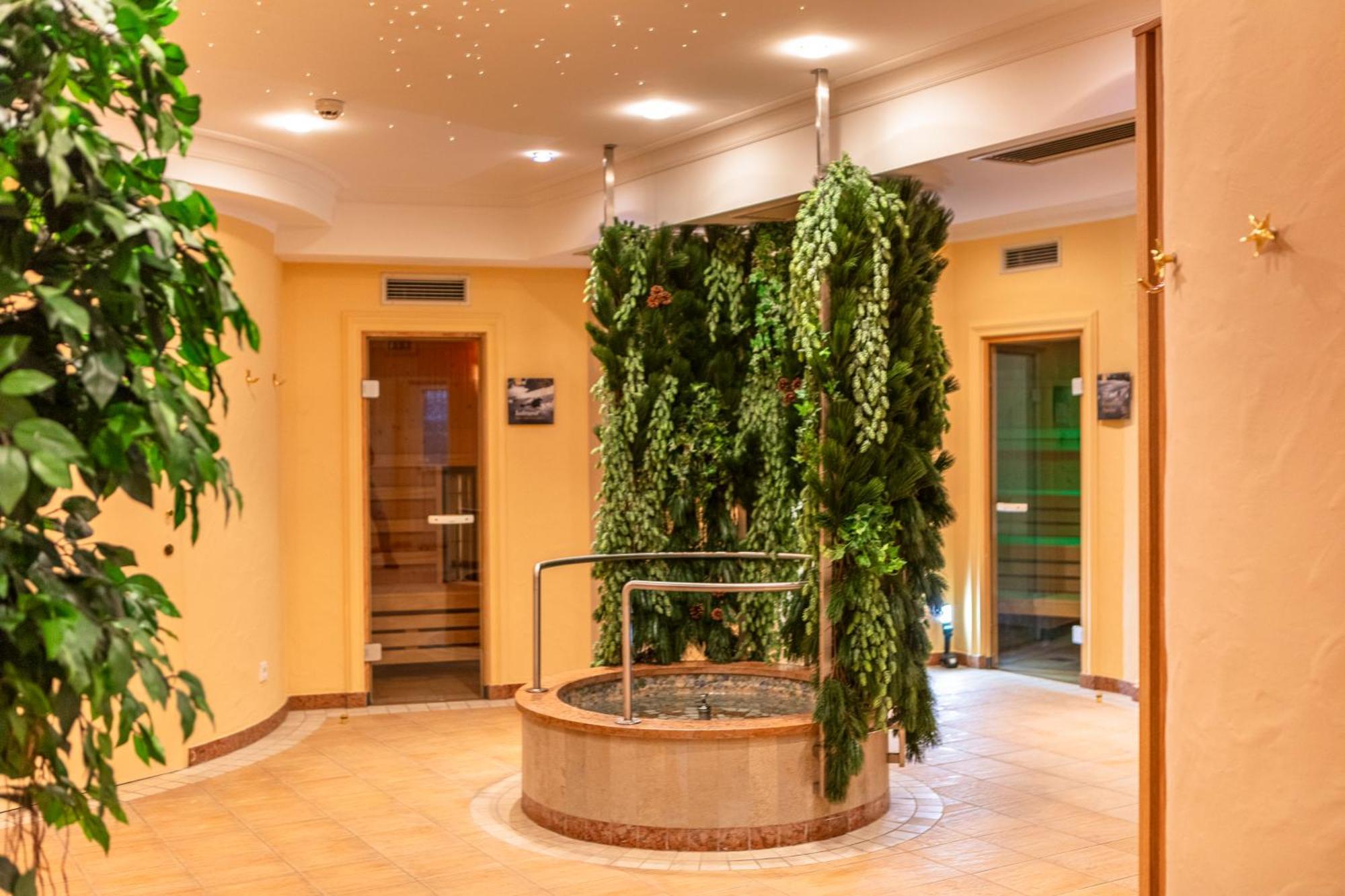 Hotel Oberwirt - Nahe An Saalbach Und Zell Am See, Viehhofen Sommercard Exteriör bild